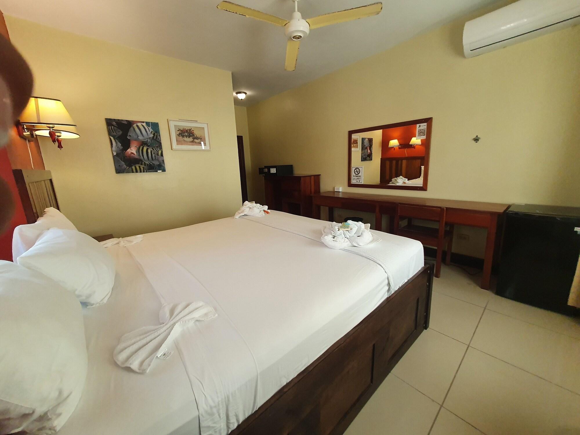 Caye Caulker Plaza Hotel Buitenkant foto