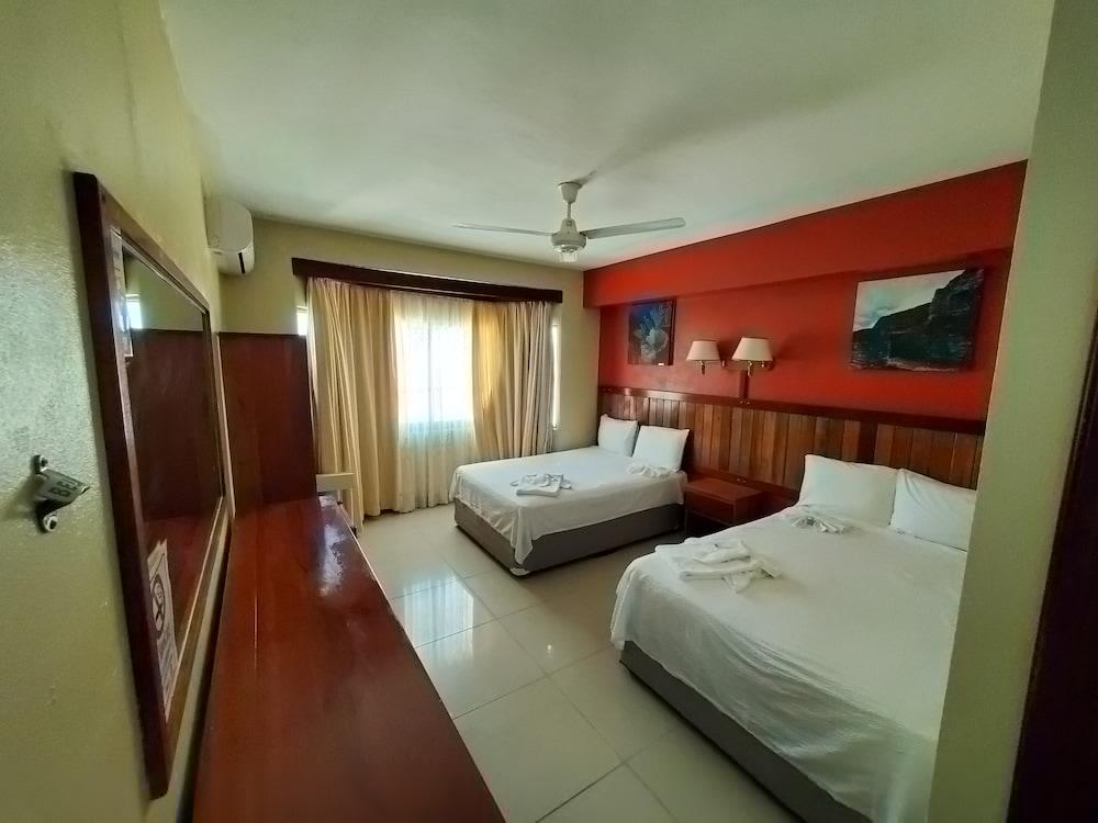 Caye Caulker Plaza Hotel Buitenkant foto
