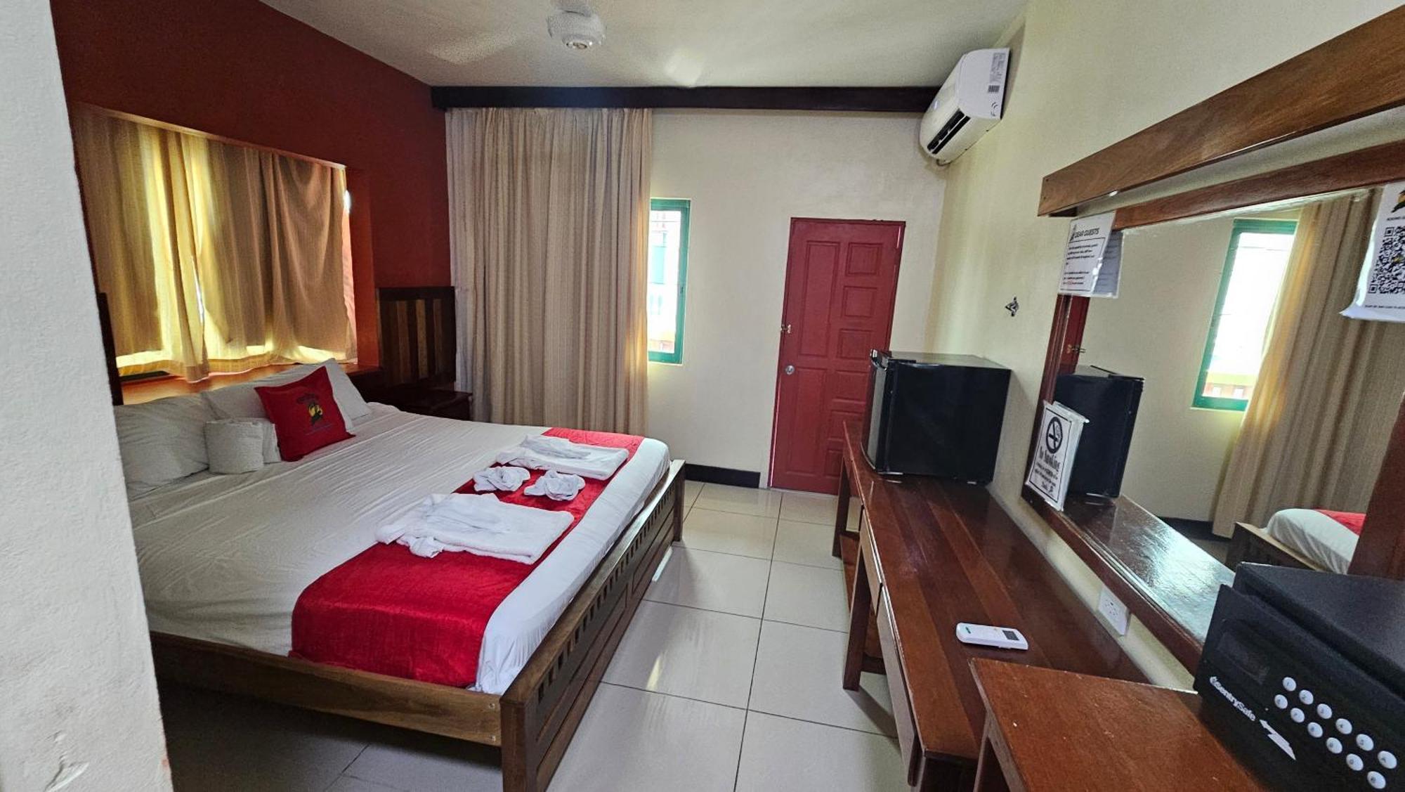 Caye Caulker Plaza Hotel Buitenkant foto