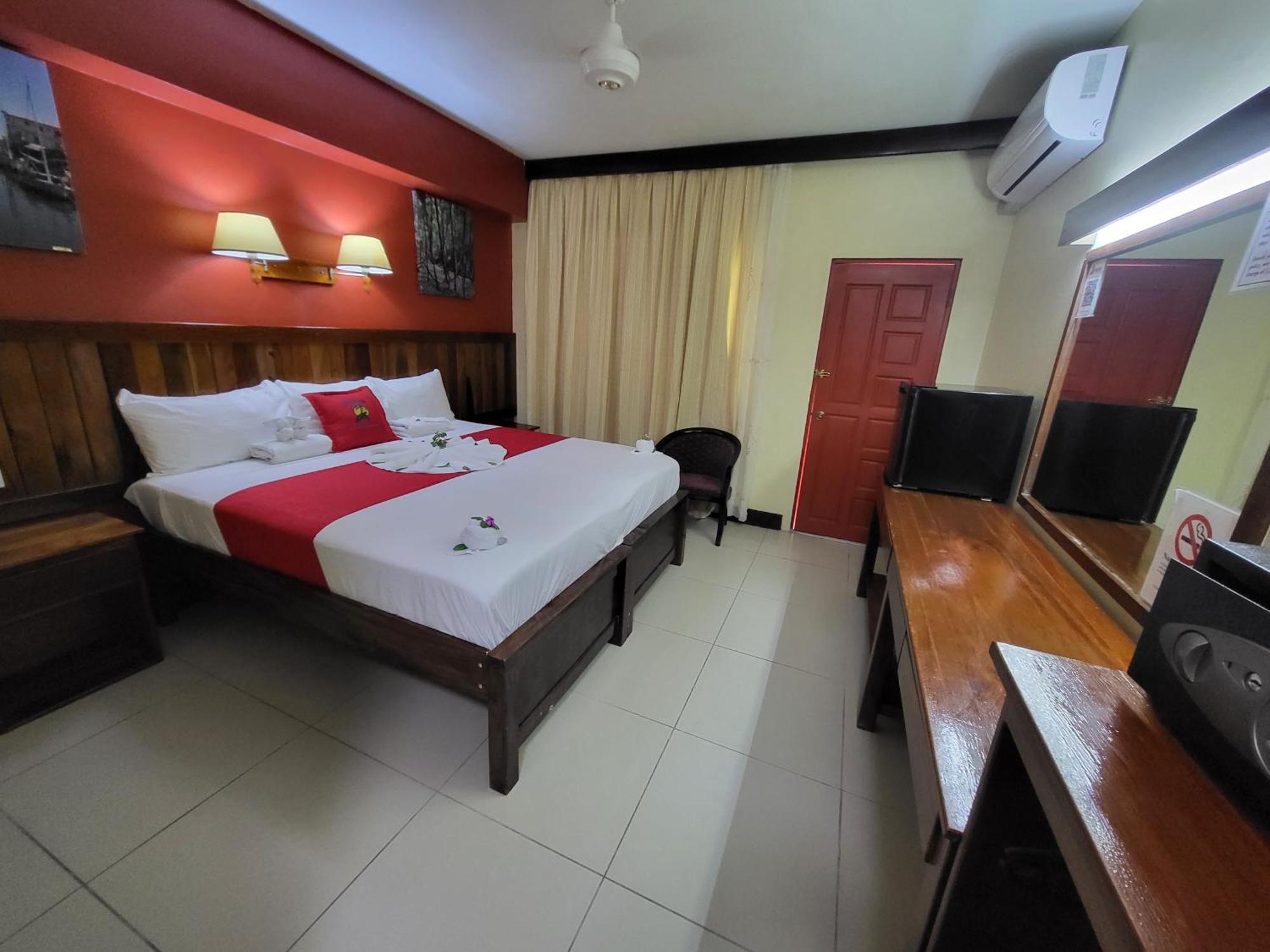 Caye Caulker Plaza Hotel Buitenkant foto