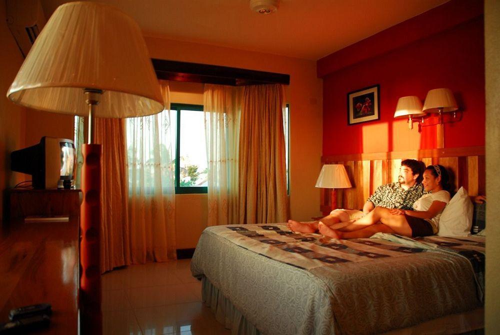 Caye Caulker Plaza Hotel Buitenkant foto